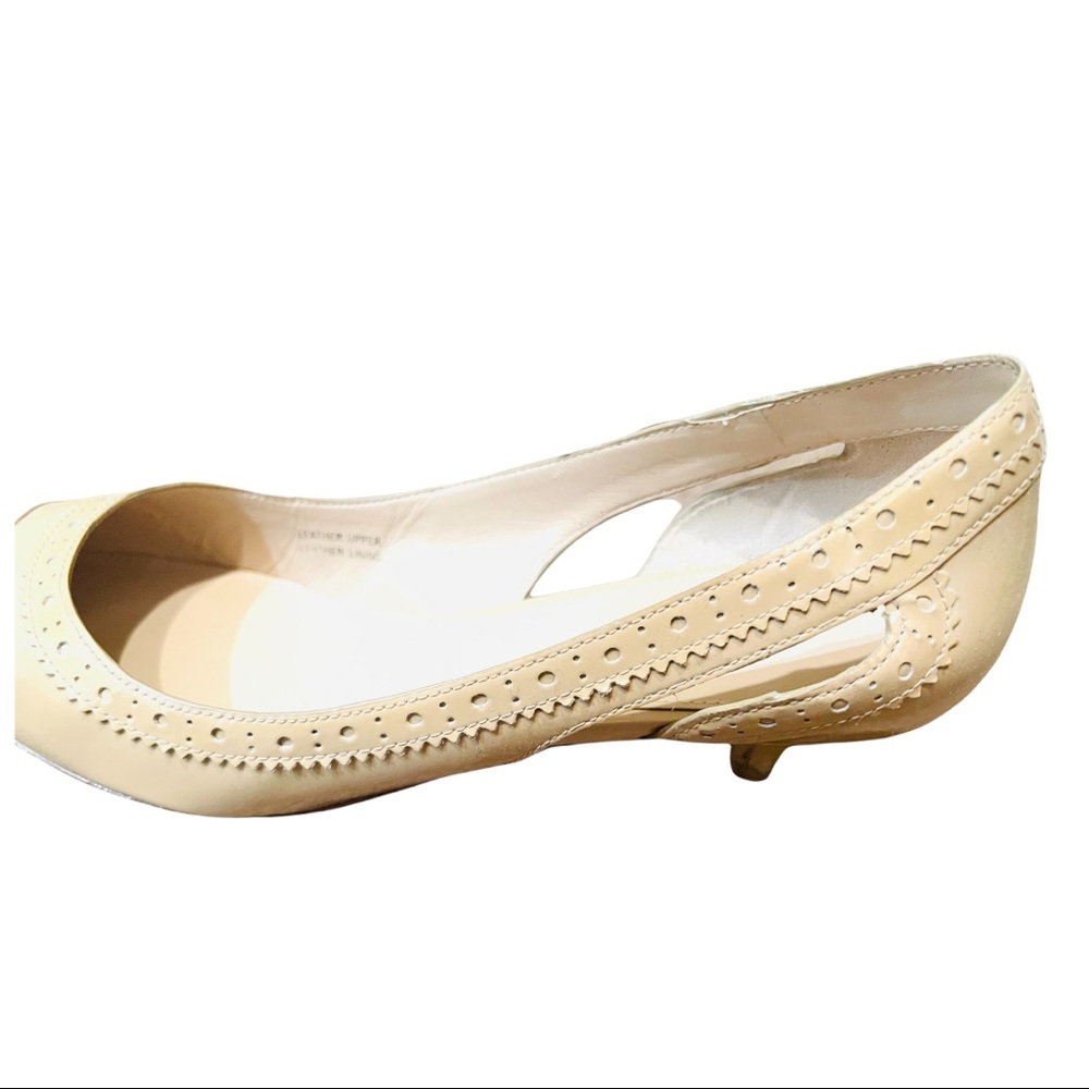 Women’s Via Spiga Kitten Heel Patent Leather Pumps, Nude, size 7 1/2